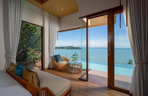 Siray Hotel | Sinae Phuket Luxury Hotel