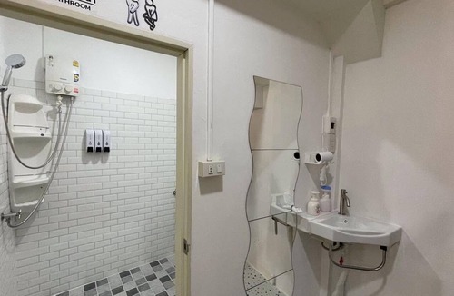 Siriraj House | Sishouse at Wanglang market with AC