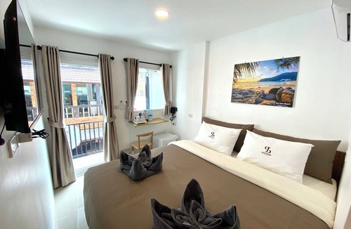 Patong Bed & Breakfast | SJ Beach House Patong