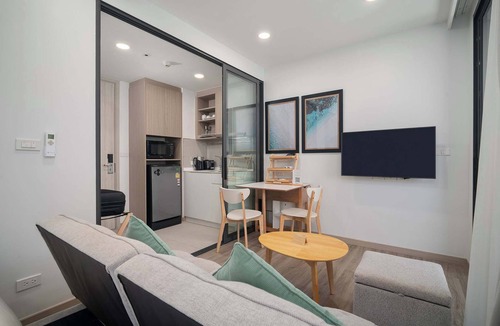 Laguna Condo | Skypark Aurora Studio 1A Golf side