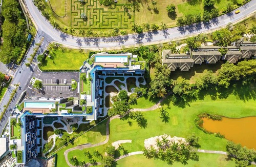 Laguna Condo | Skypark Aurora Studio 1A Golf side