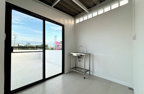 Bang Chak House | Spacious 4-bedroom townhome in Phrakanong with AC near TDPK