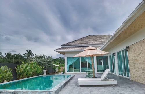 Hin Lek Fai House | Spacious 4 bedroom Pool Villa in peaceful Hin Lek Fai Hua Hin