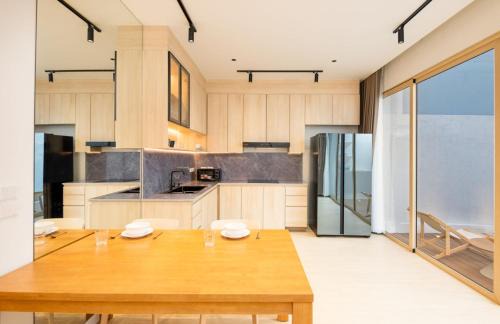 Wattana Villa | Spacious 4BR Muji Home with Loft Pool in Ekkamai