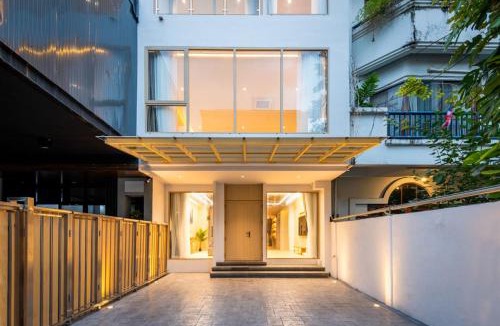 Wattana Villa | Spacious 4BR Muji Home with Loft Pool in Ekkamai