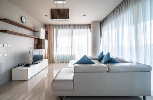 Karon Apartment | Spacious apartment with jacuzzi and ocean view