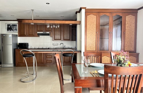 Na Kluea Apartment | Spacious Corner 1-Bedroom Condo with 2 Balconies - Baan Suan