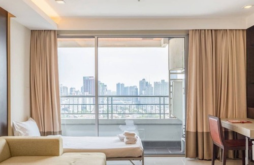 Khlong Toei Apartment | Spacious Family Suite near BTS Phrakhanong宽阔家庭房近轻轨 U5