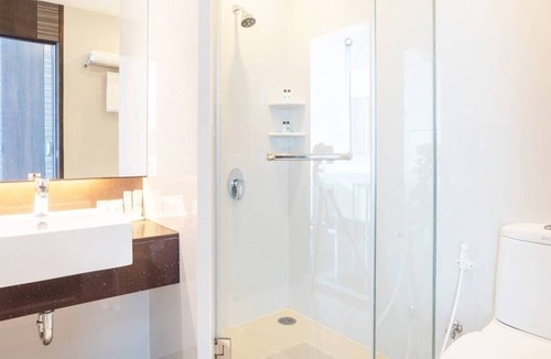 Khlong Toei Apartment | Spacious Family Suite near BTS Phrakhanong宽阔家庭房近轻轨 U5