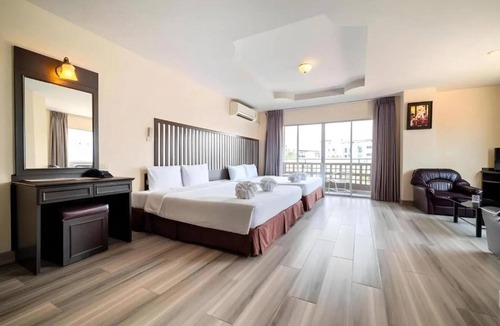 Central Pattaya House | Spacious Family Stay | Great for Groups