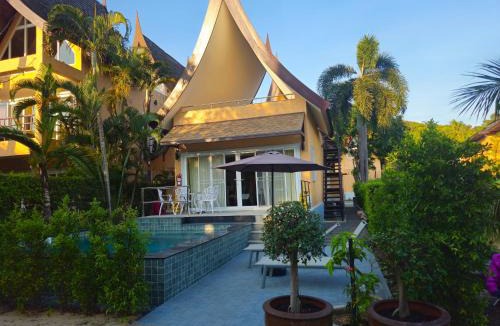 Klong Son Villa | Steps to Beach Luxury 3BR Private Pool Villa