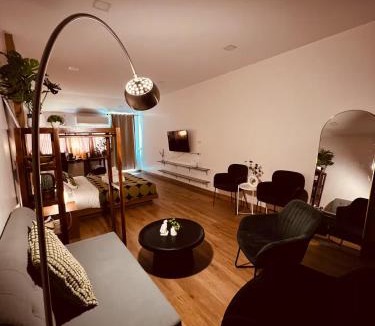 Pratunam Apartment | Studio Matcha 1min to BTS Phaya Thai Airport link