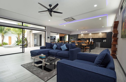 Rawai Villa | Stunning 4 bedrooms pool villa at Rawai