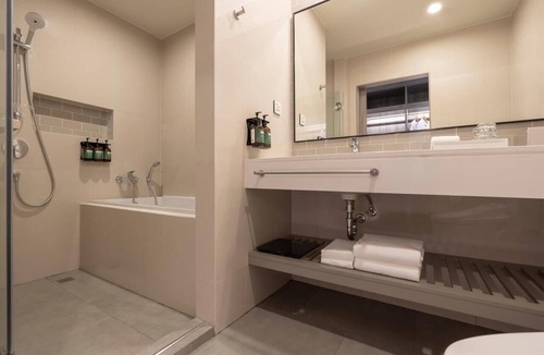 Khlong Tan Condo | Sukhumvit 24/ 1 BR/Breakfast/serviced/Monthly