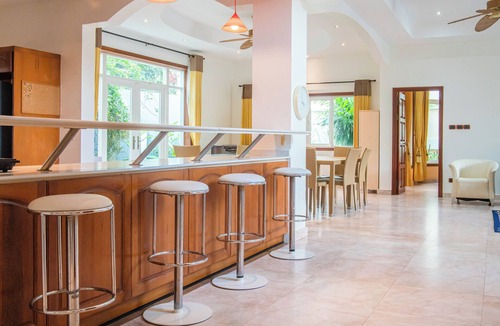 Kathu Villa | Sundrenched Oasis 7BR golf course Pool Villa,center of Phuket,15min-Patong Beach