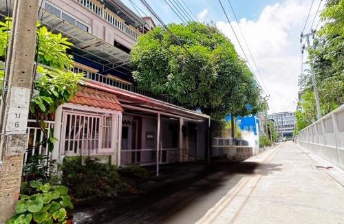 Bang Chak Hostel | Sunshiny-BB Hostel near Punnavithi BTS station