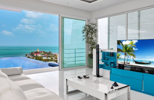 Bophut Villa | Superb villa with stunning views over the Bay of Bang Rak and beach 300m