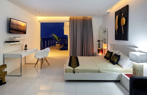 Bophut Villa | Superb villa with stunning views over the Bay of Bang Rak and beach 300m