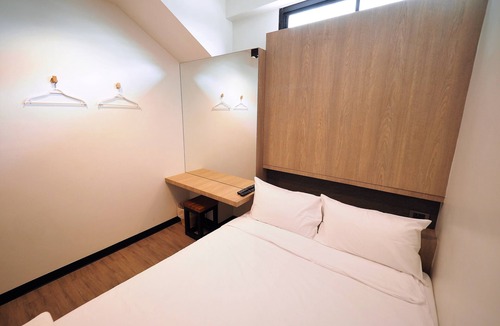 Samsen Nai Hostel | T Hostel at Victory Monument