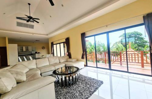 Bang Sare Villa | Talay Sawan Villa