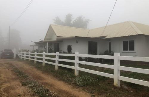 Plaeng Yao House | Tambai cafe and home stay