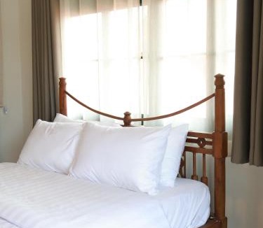 Lamphun House | Temple House Cottage