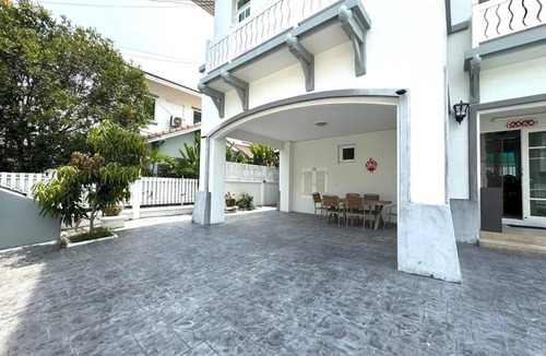 South Pattaya Villa | Warisa Garden Pool Villa