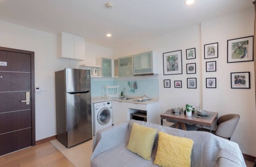 Chang Khlan Apartment | The Astra Big Balcony suite