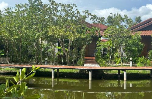 Chalong Ski Chalet | The Beatles Lagoon