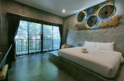 Hin Lek Fai Hotel | The Bike Loft Family Hostel