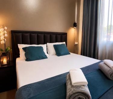 Chong Nonsi House | The Cage - Grand River INN
