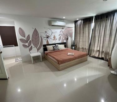 Nai Harn Apartment | The CHU cafe/guesthouse