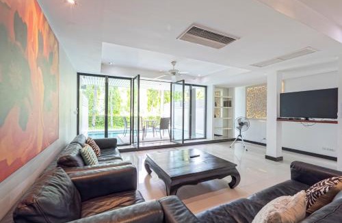 Kathu Villa | The Fairways Villas - 4 bedroom for 10 guests - 7kms to Patong beach