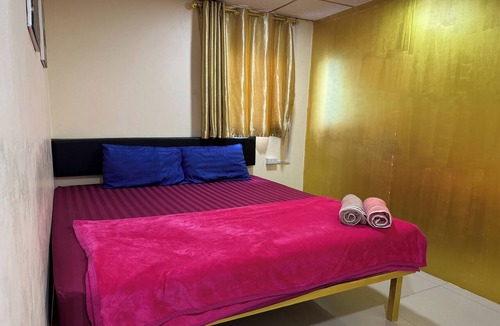 Chana Songkhram Hotel | The House Hostel
