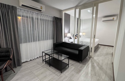 Pom Prap Sattru Phai Hotel | The Kite Hotel Bangkok
