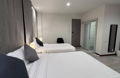Pom Prap Sattru Phai Hotel | The Kite Hotel Bangkok