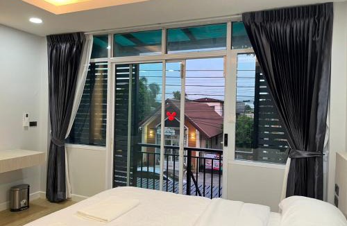 Kamphaeng Phet Hostel | The leaf mango tree