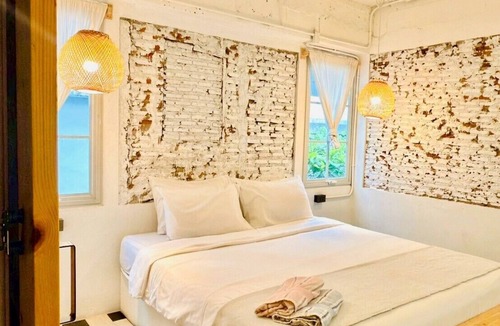 Chana Songkhram Hotel | The Local Khaosan Bangkok