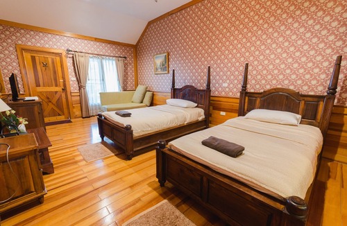 Khanong Phra Hotel | The Log Home Experience Khao Yai