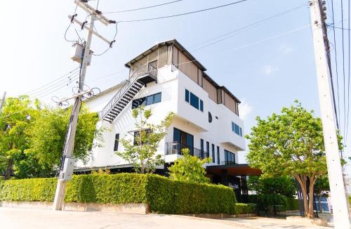 Ban Tai Hotel | The Modeva Hotel