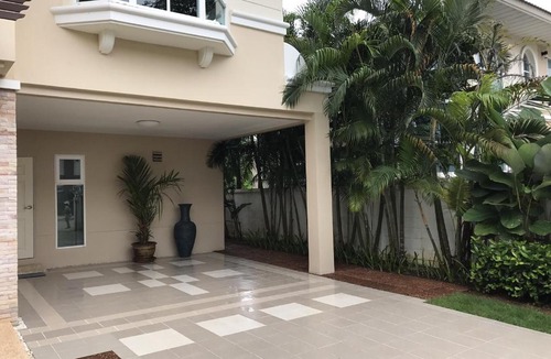 Si Sunthon House | The Palm House Phuket