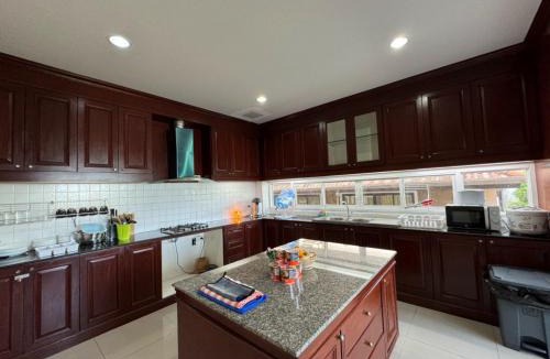 Ratsada Villa | The Phuket Pool Villa