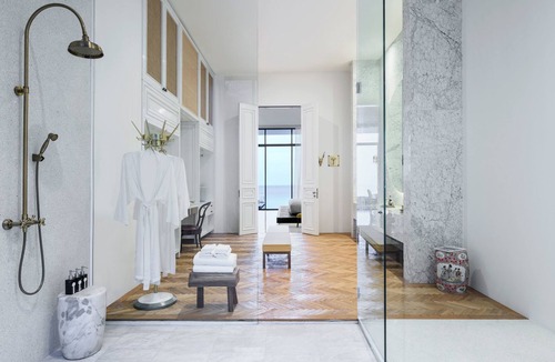 Chaweng City Center Hotel | The Secret Pool Villas By The Library