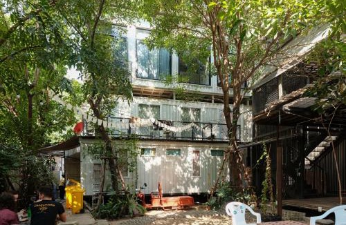 Samsen Nai Hostel | The Yard Bangkok Hostel