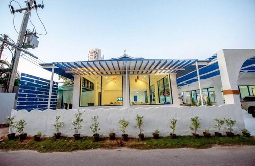 Na Chom Thian Hotel | To The Sea by Belvilla