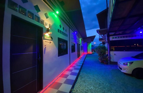 Sap Yai Hotel | Touch the Wind