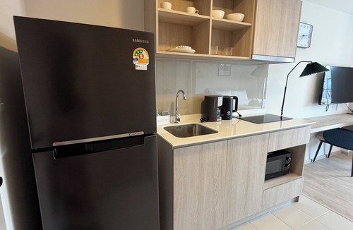 Khao Takiab Condo | Tropical pool resort new modern studio, 5 min walk to the beach in Hua Hin