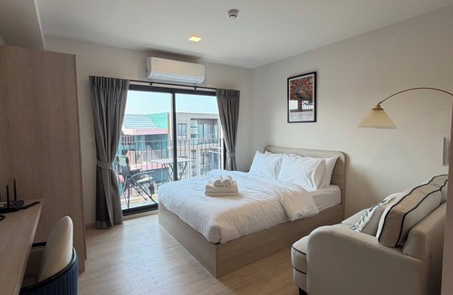 Khao Takiab Condo | Tropical pool resort new modern studio, 5 min walk to the beach in Hua Hin