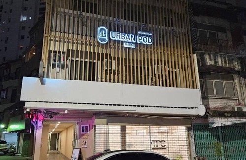 Khlong Tan Hotel | Urban Pod Capsule Hostel