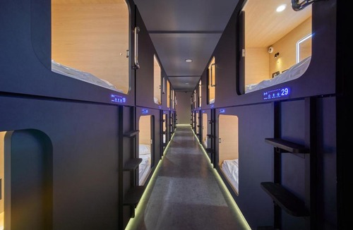 Khlong Tan Hotel | Urban Pod Capsule Hostel